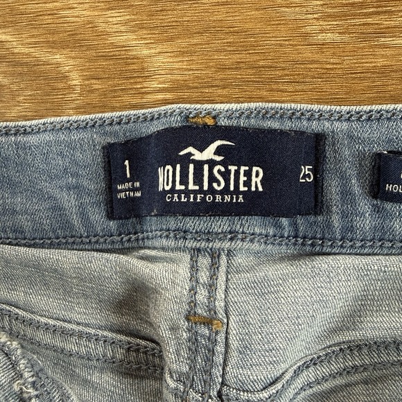 Hollister Women's High Rise Denim Shorts Light Wash Cuffed W25 Size 1 Casual - Picture 2 of 9